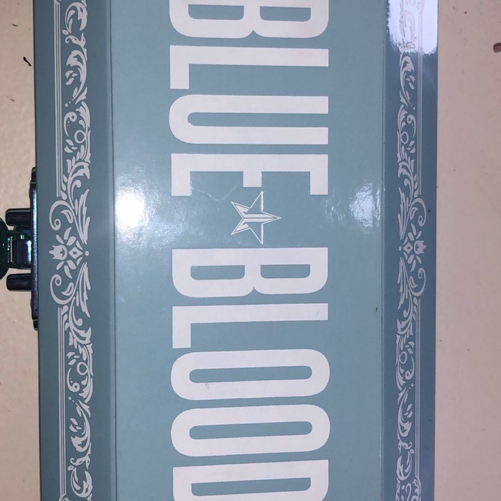 Jeffree Star Blue blood palette